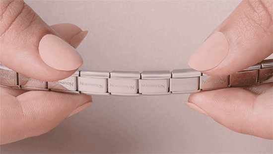 Expand the bracelet's Charms