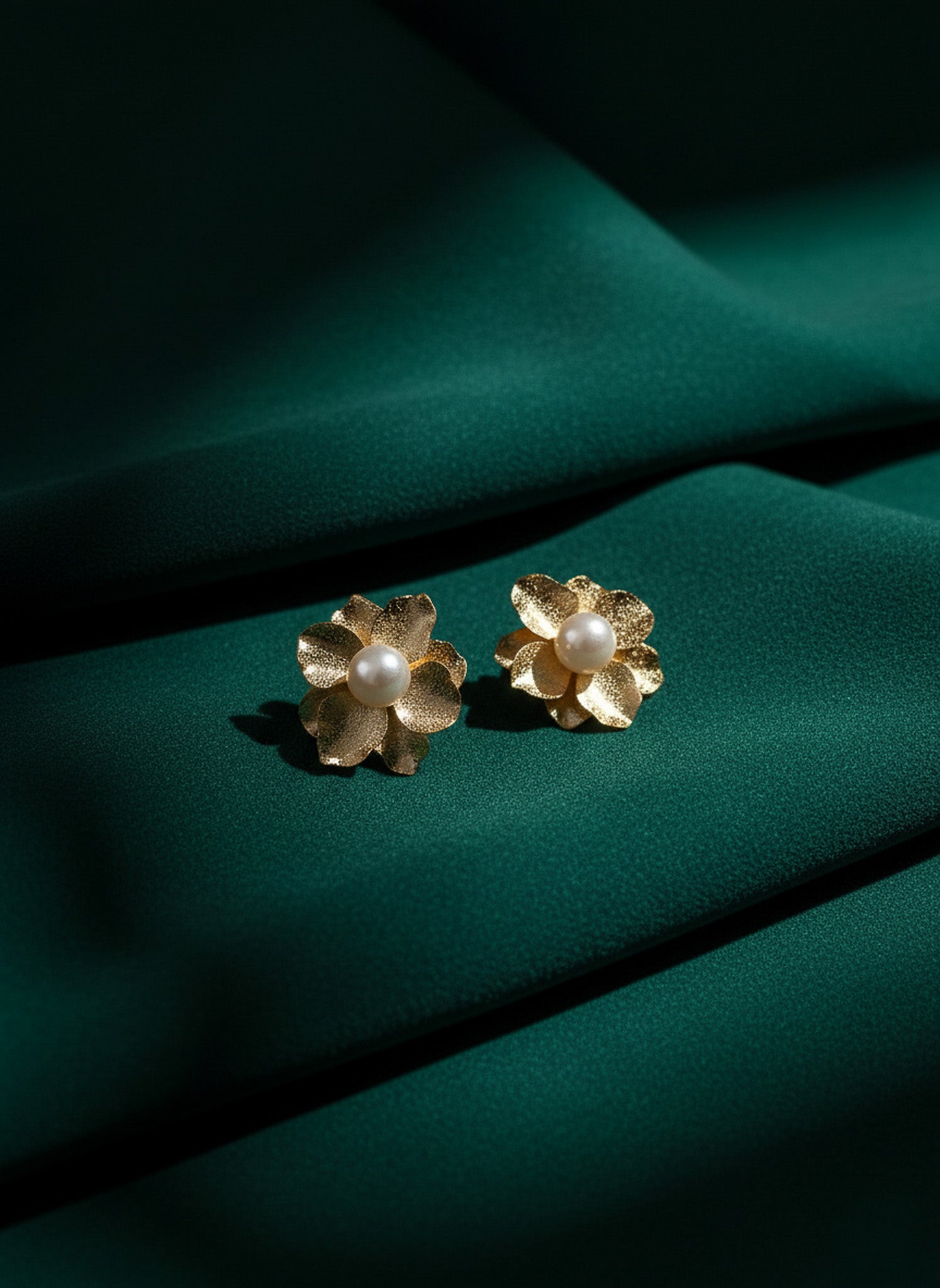 Golden Petal Elegance earrings